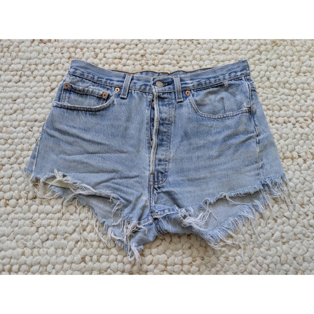 Vintage Levi’s Cutoff High Waisted Jean Shorts W33